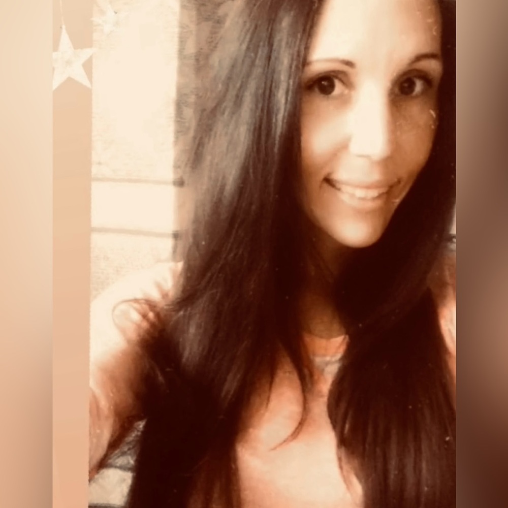 🌸Meet your Posher, Carly🌸